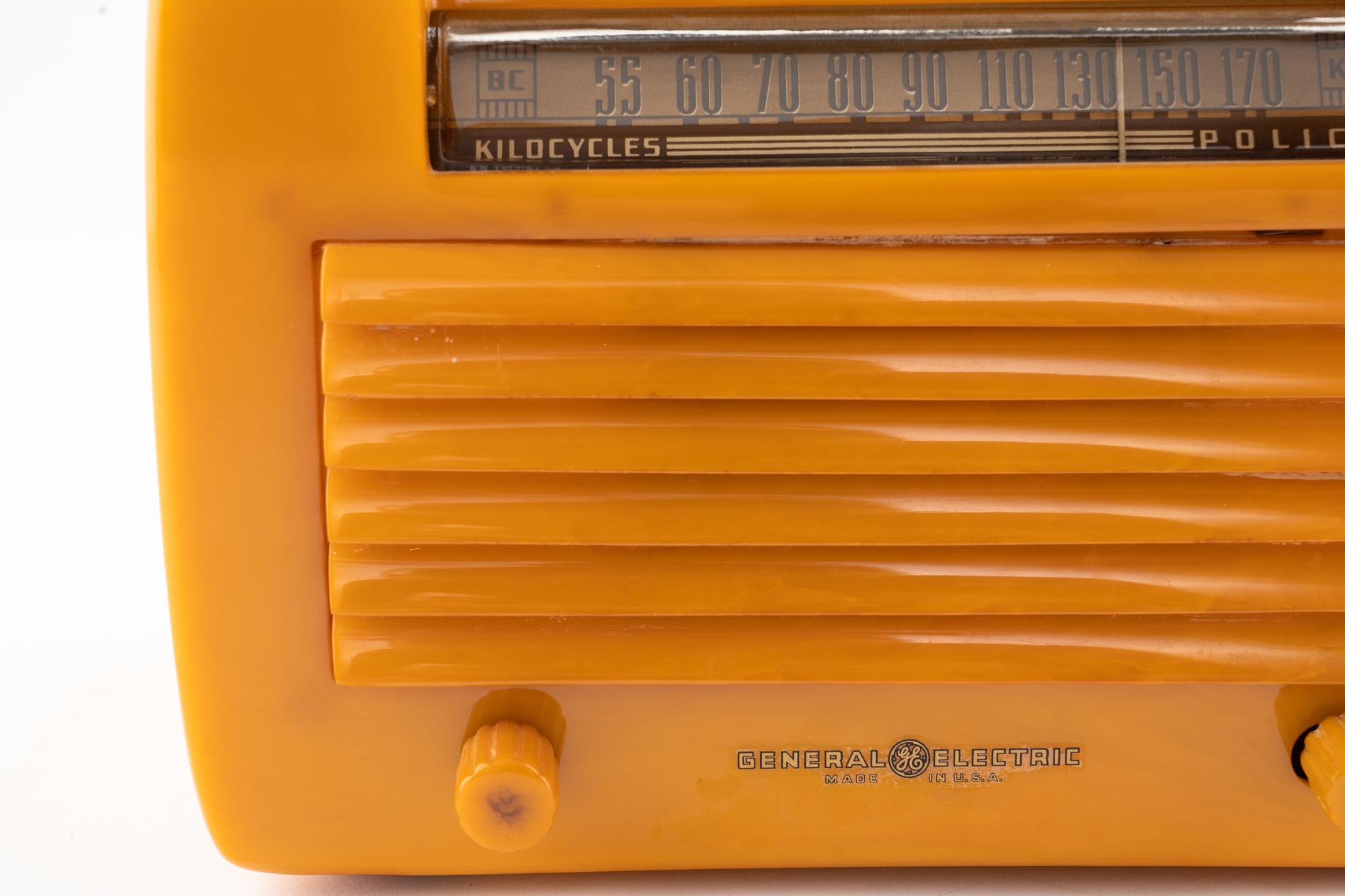 A General Electric L570 Radio