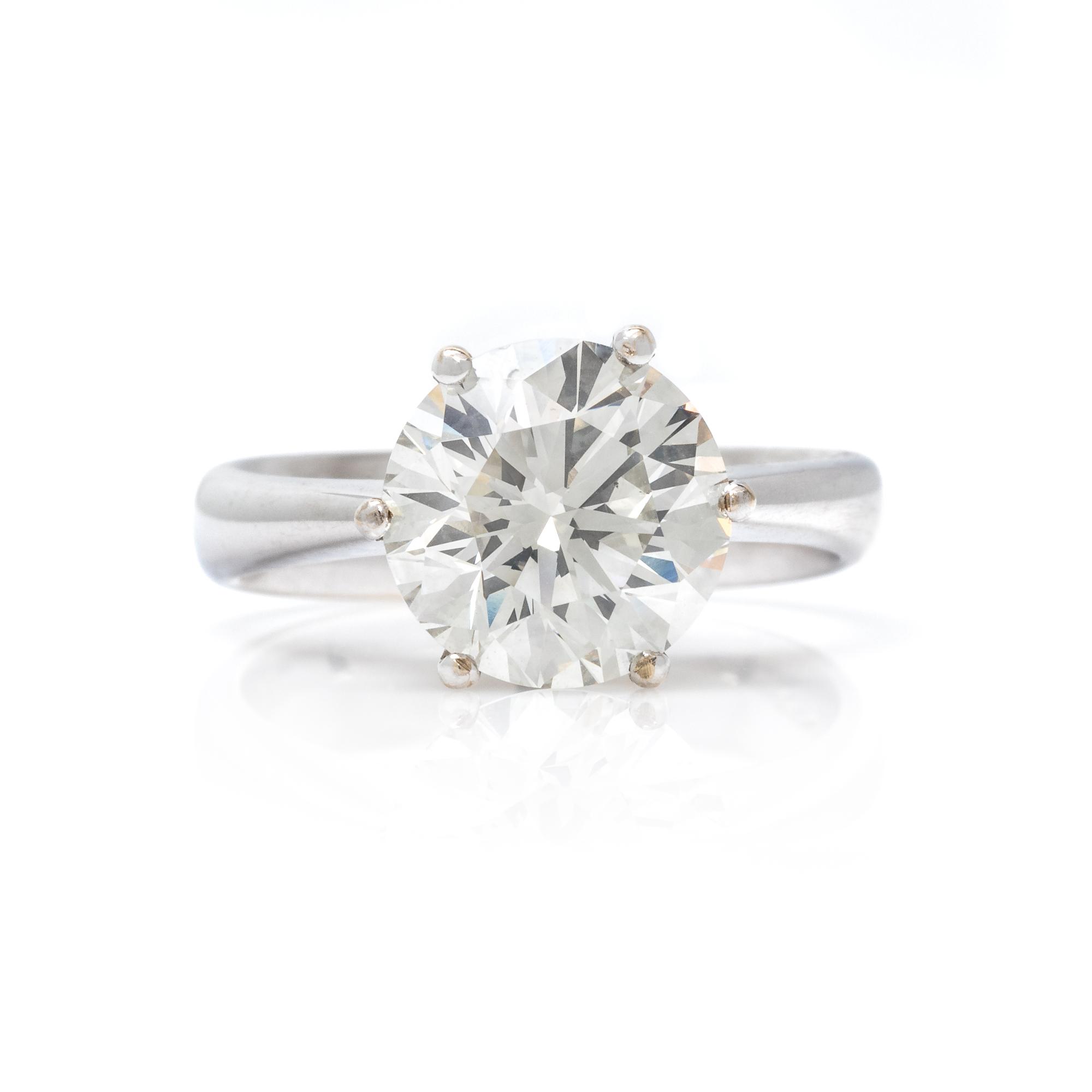 DIAMOND RING