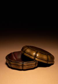 A Bronze Flori-Form Covered Box