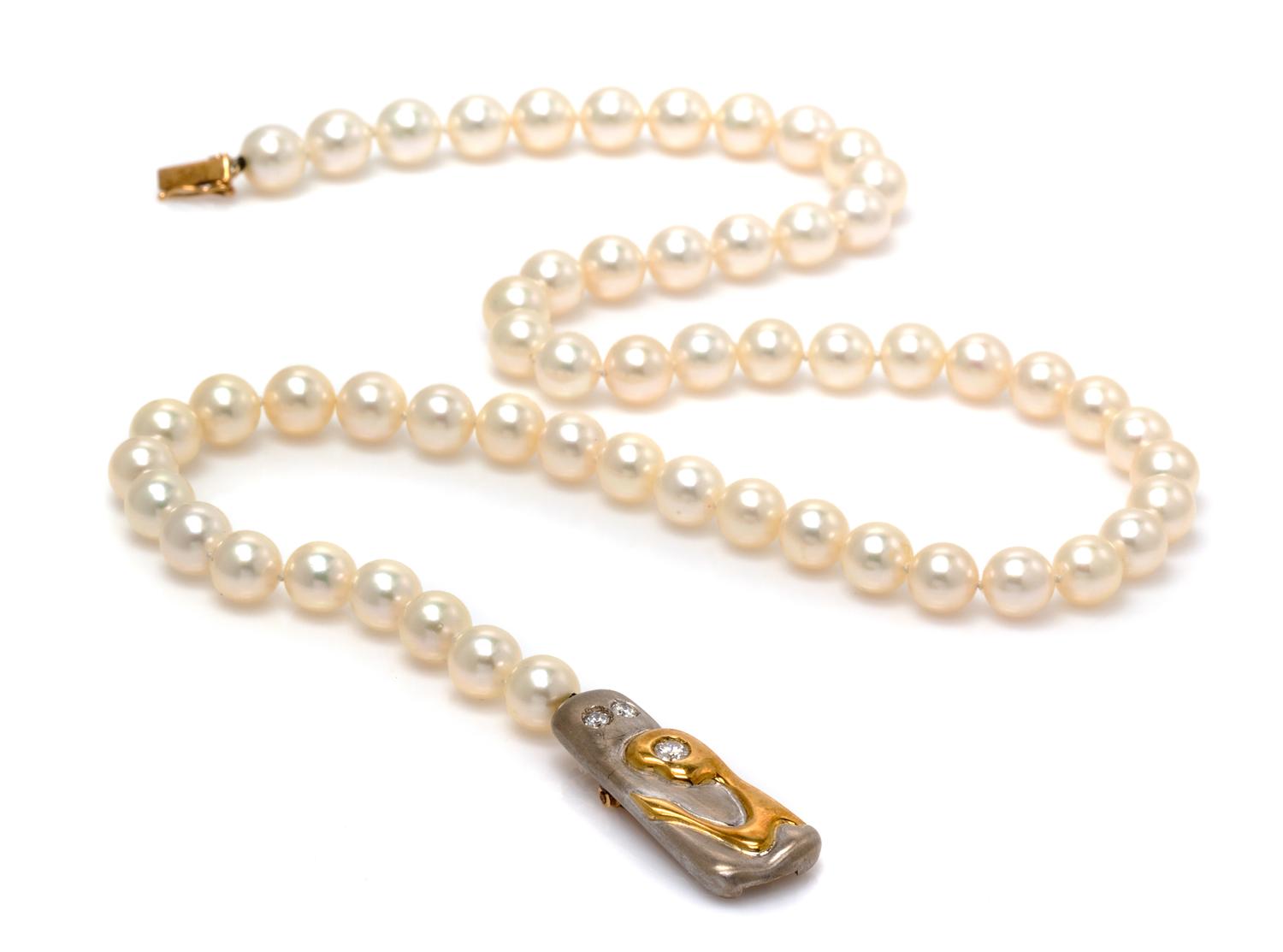 An 18 Karat Two Tone Gold, Cultured South Sea Pearl and Diamond Necklace, 6.20 dwts. (brooch only)