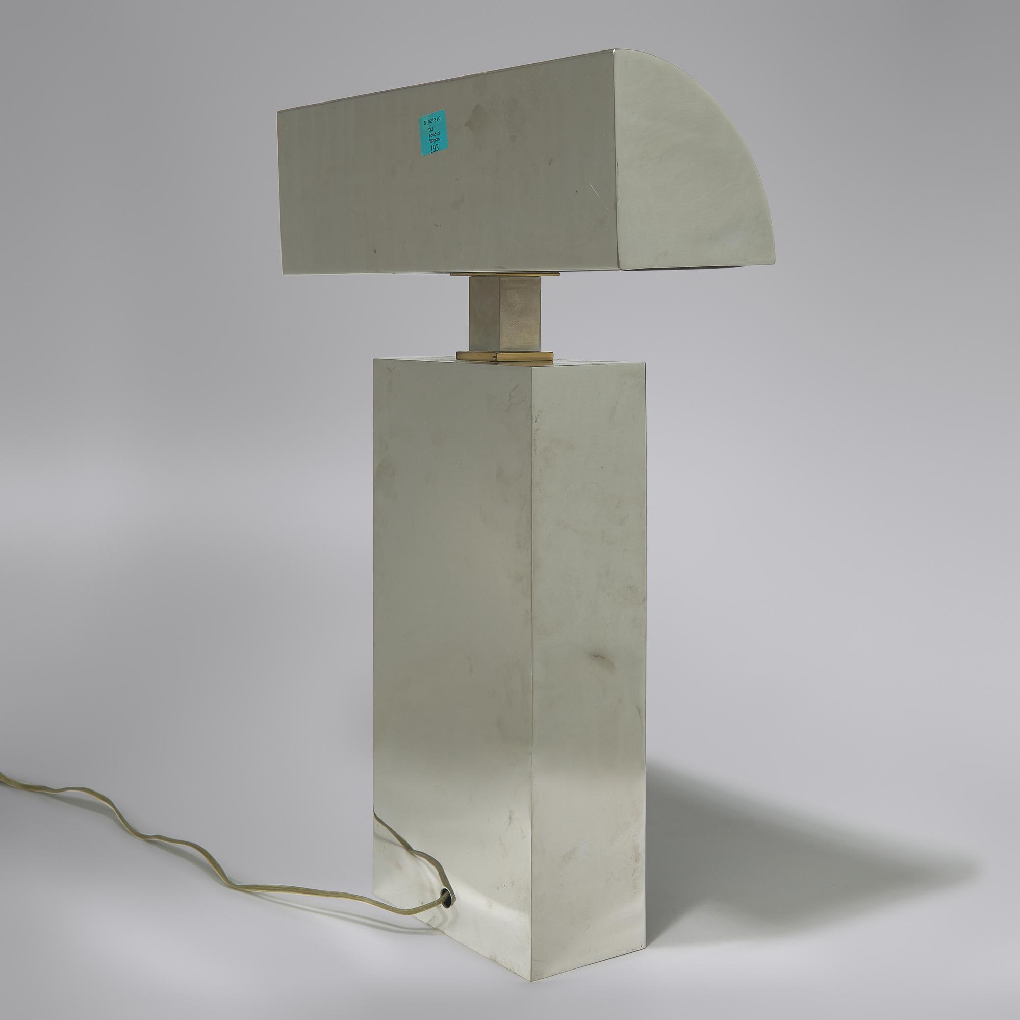 Sculpture table lamp