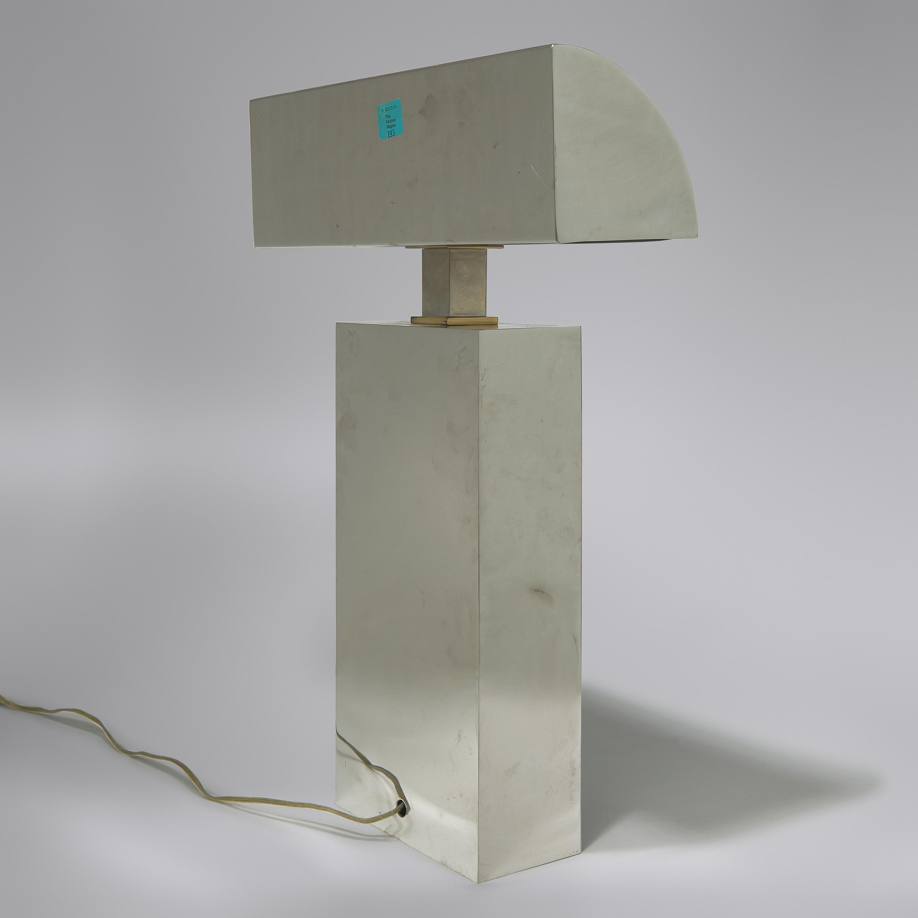Sculpture table lamp