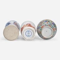 Two Chinese porcelain vases and a jar 瓷樽两件与瓷罐一件
