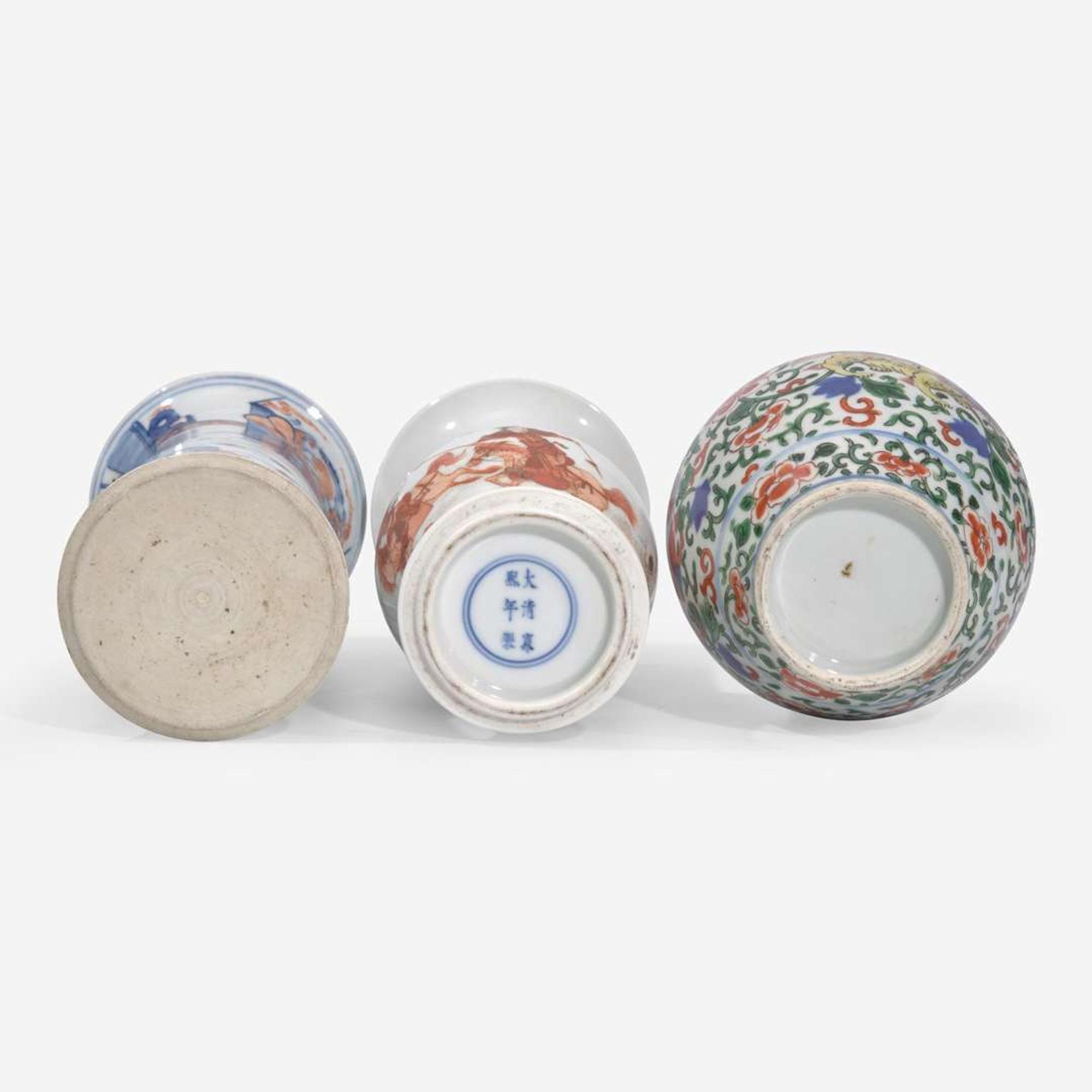 Two Chinese porcelain vases and a jar 瓷樽两件与瓷罐一件