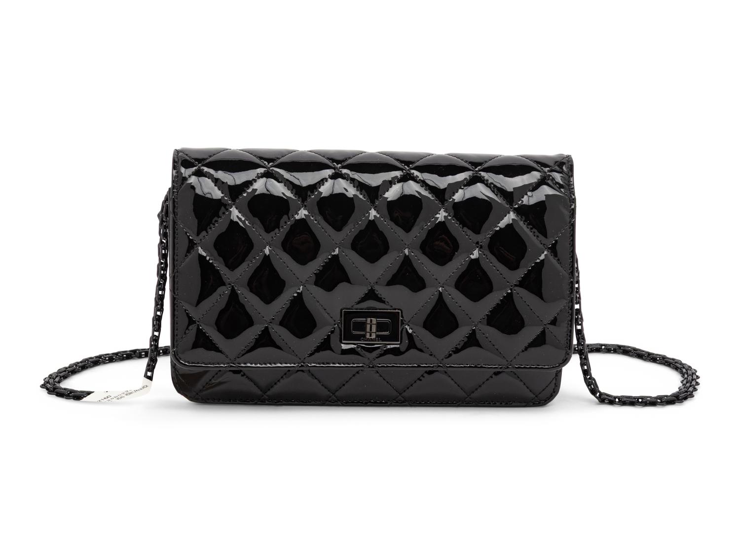 CHANEL, 2.55 PATENT WALLET-ON-CHAIN