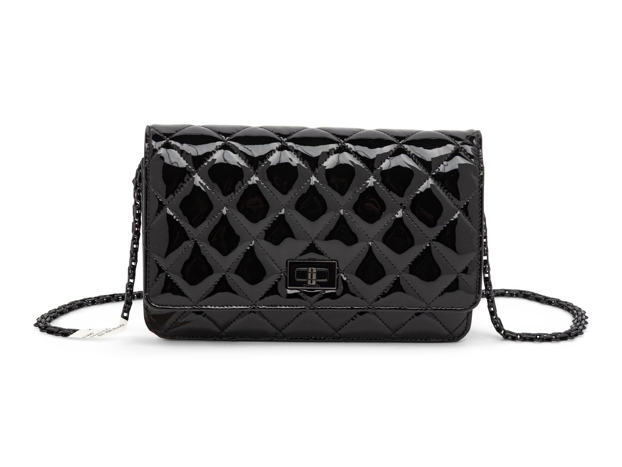 CHANEL, 2.55 PATENT WALLET-ON-CHAIN
