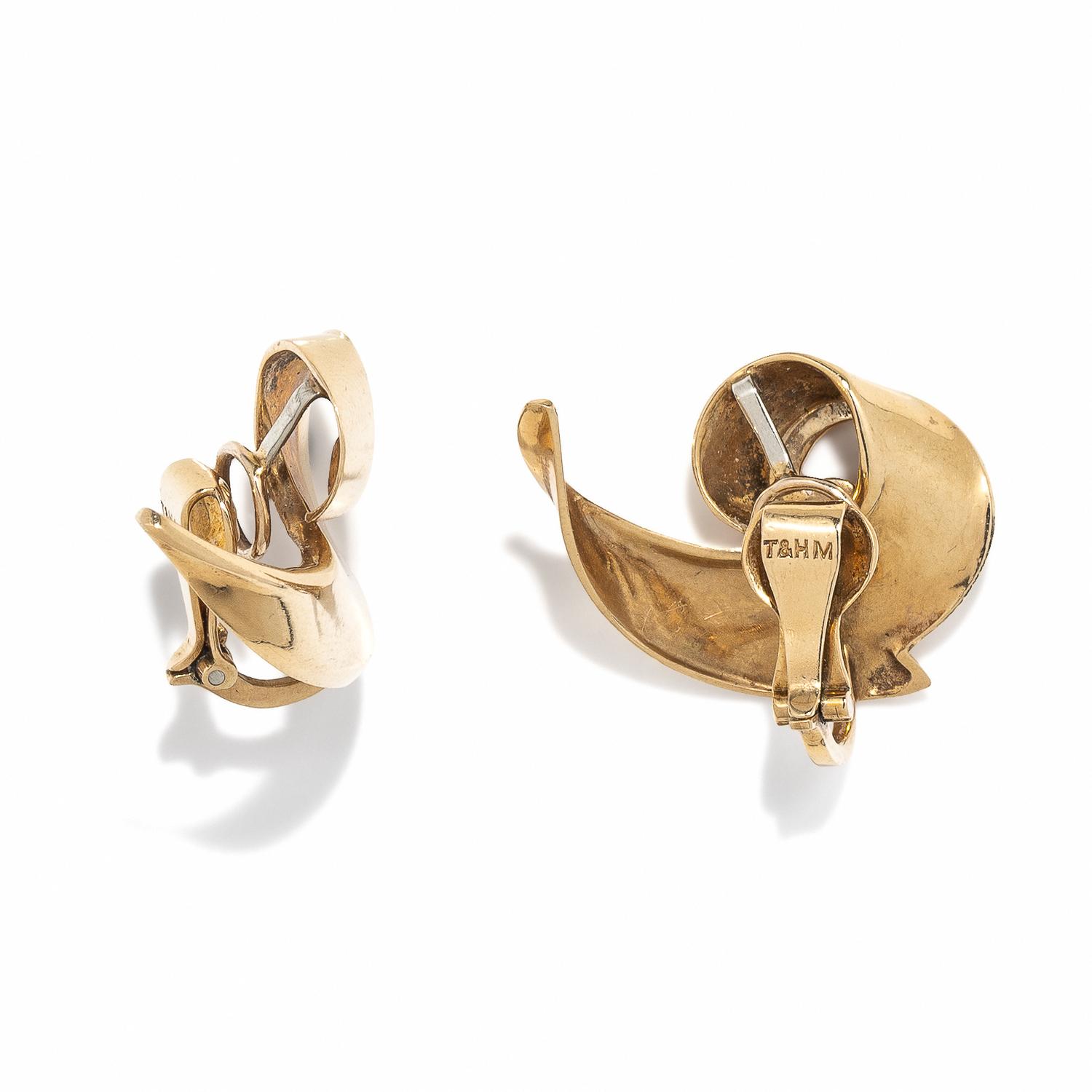TRABERT & HOEFFER-MAUBOUSSIN, YELLOW GOLD EARRINGS
