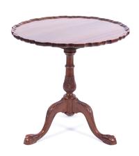 An American Chippendale Style Carved Mahogany Bird Cage Tilt Top Table Height 29 3/4 x diameter 23 1/4 inches. — 19TH CENTURY