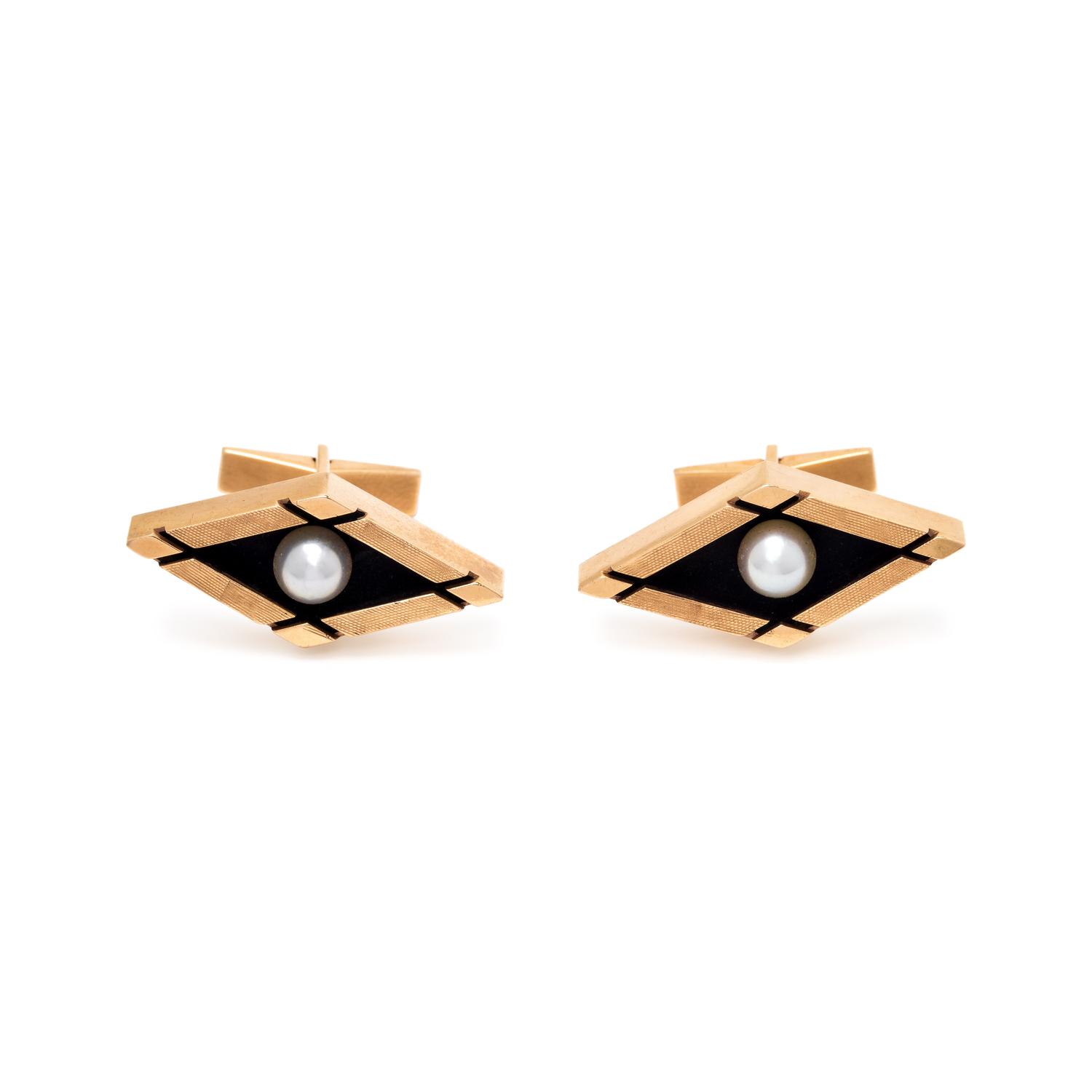 YELLOW GOLD AND CULTURED PEARL CUFFLINKS