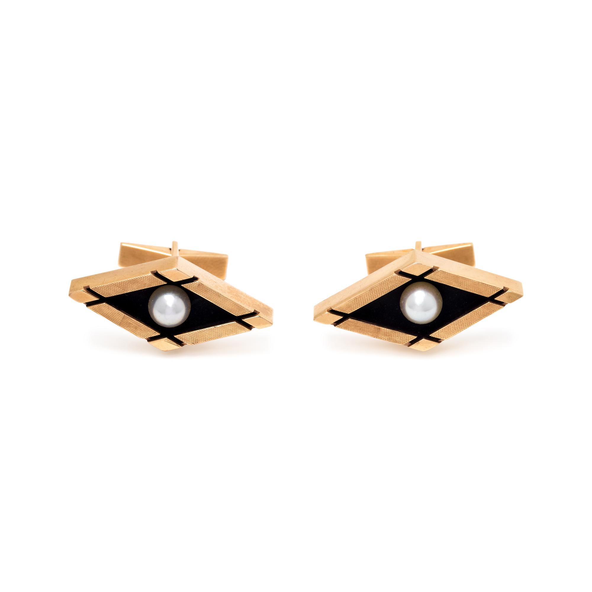 YELLOW GOLD AND CULTURED PEARL CUFFLINKS