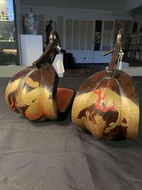 A pair of Japanese lacquered stirrups and a Negoro-style red-lacquered stand 日本漆器马扎及马镫一对 Edo to Meiji period ?????