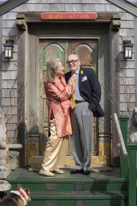 Three Chinese Jade and Jadeite Jewelry Items, 19th Century 清 翡翠、白玉首飾一組三件