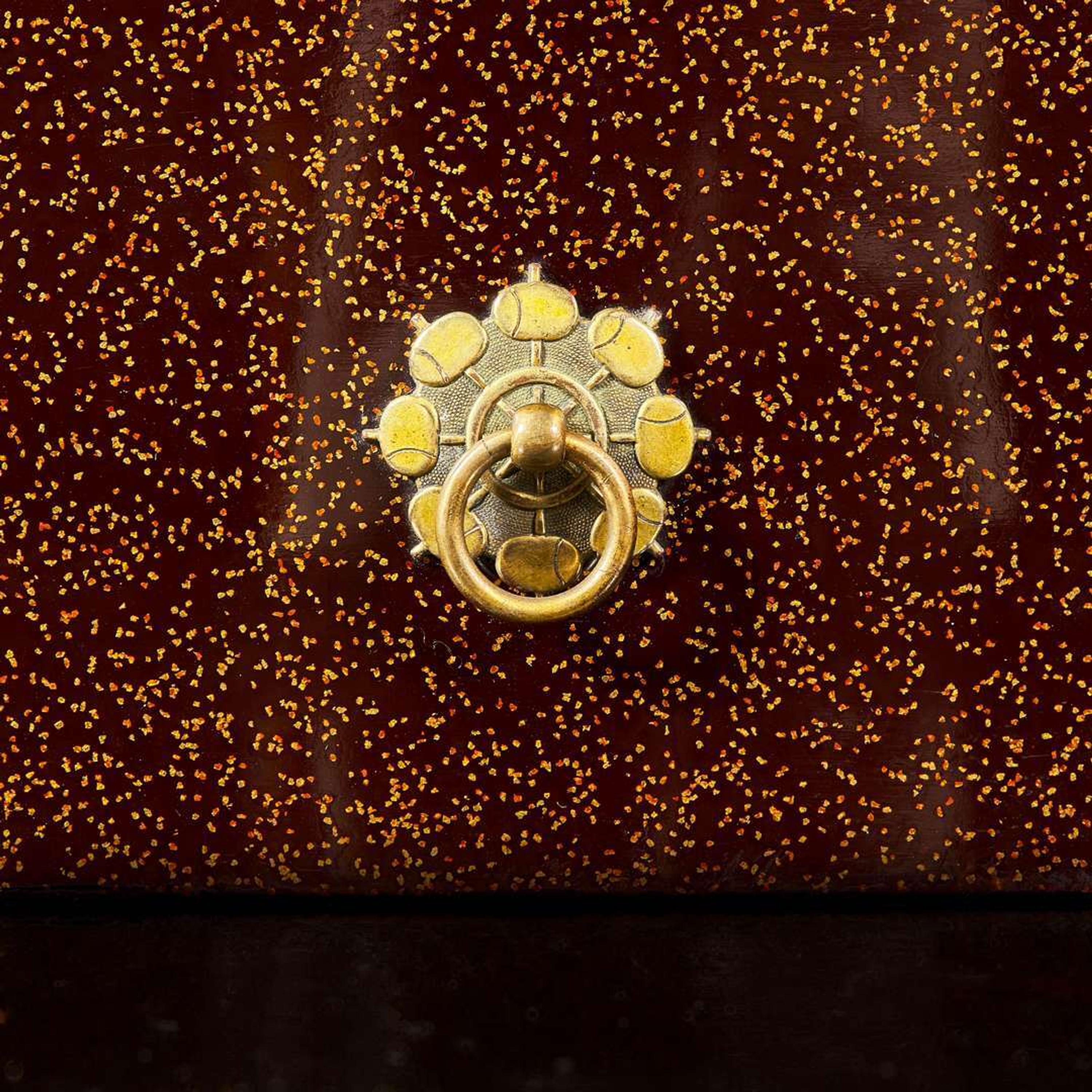 A very finely executed Japanese lacquer "Inro" box 日本时绘"印笼"盒子一件 Meiji period ??