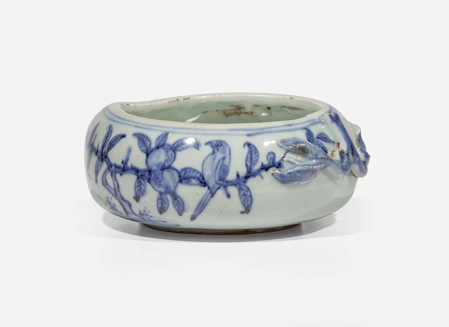 A Chinese blue and white porcelain "Peach" brush washer, possibly Ming dynasty 青花瓷桃形洗 可能為明