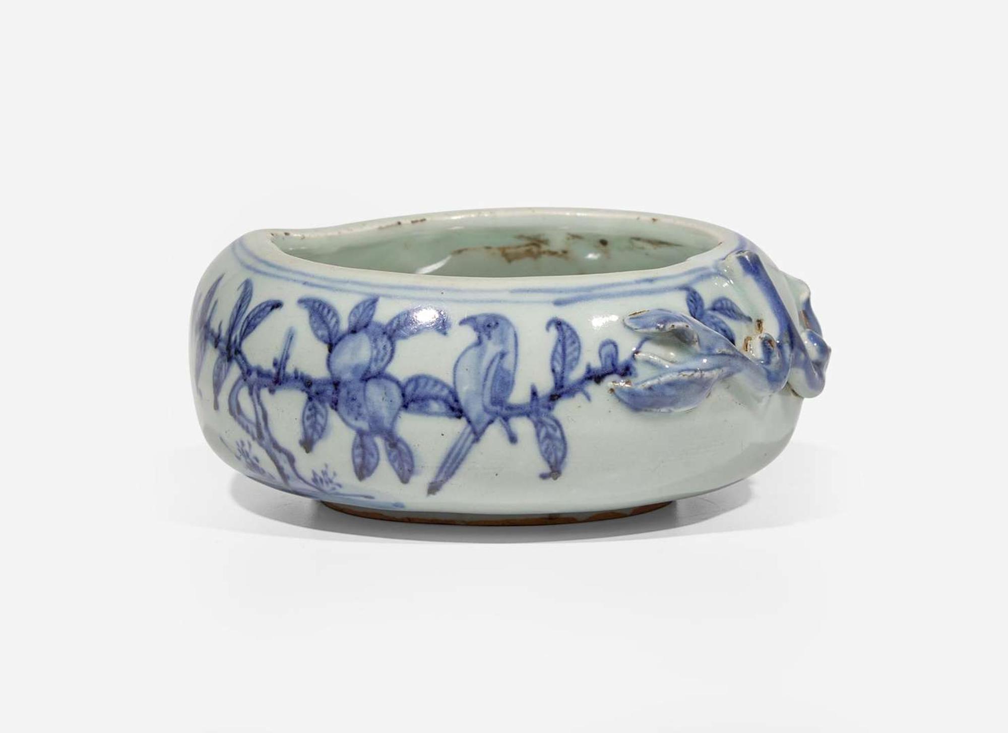 A Chinese blue and white porcelain "Peach" brush washer, possibly Ming dynasty 青花瓷桃形洗 可能為明