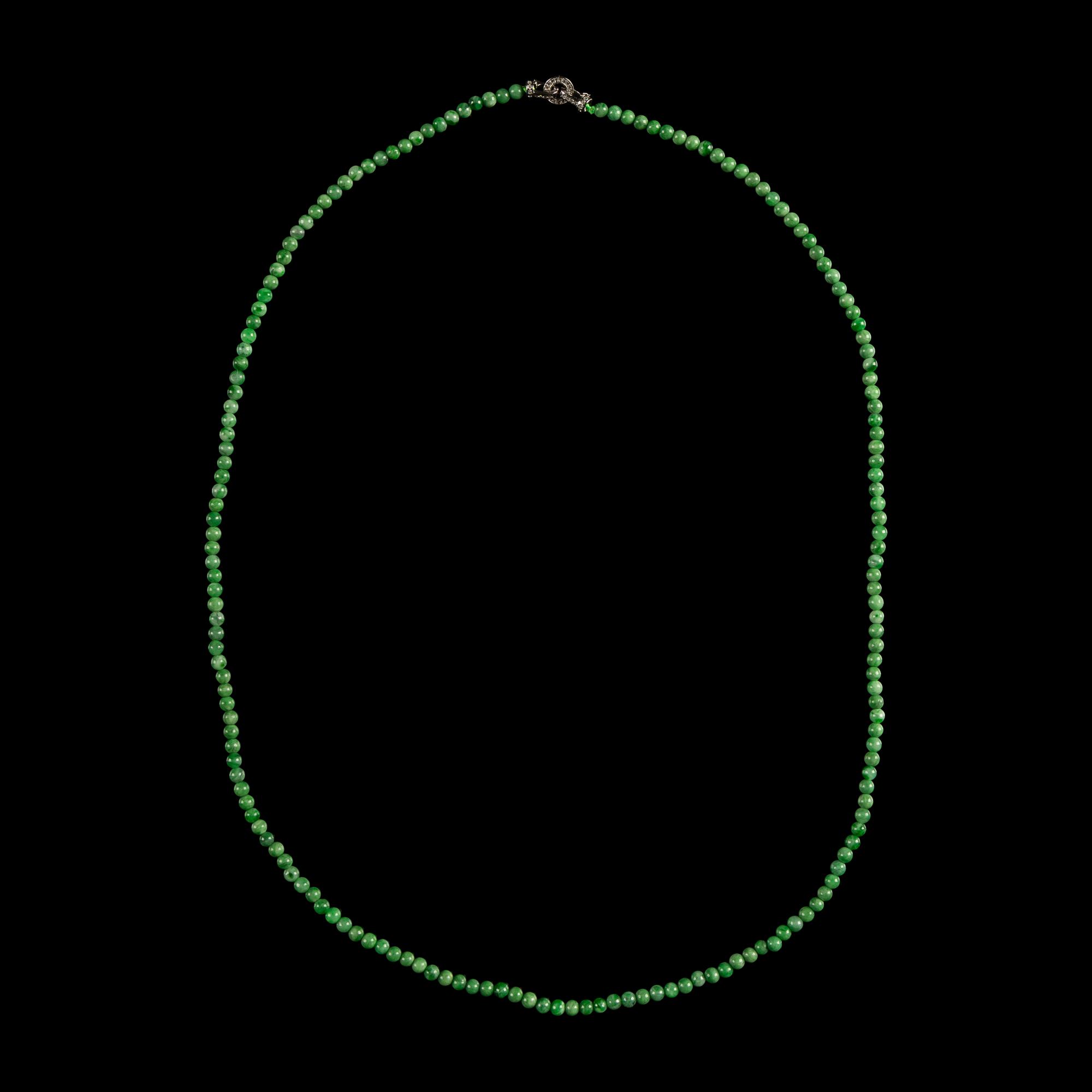 A Chinese Jadeite Bead Necklace — 翡翠珠链一條