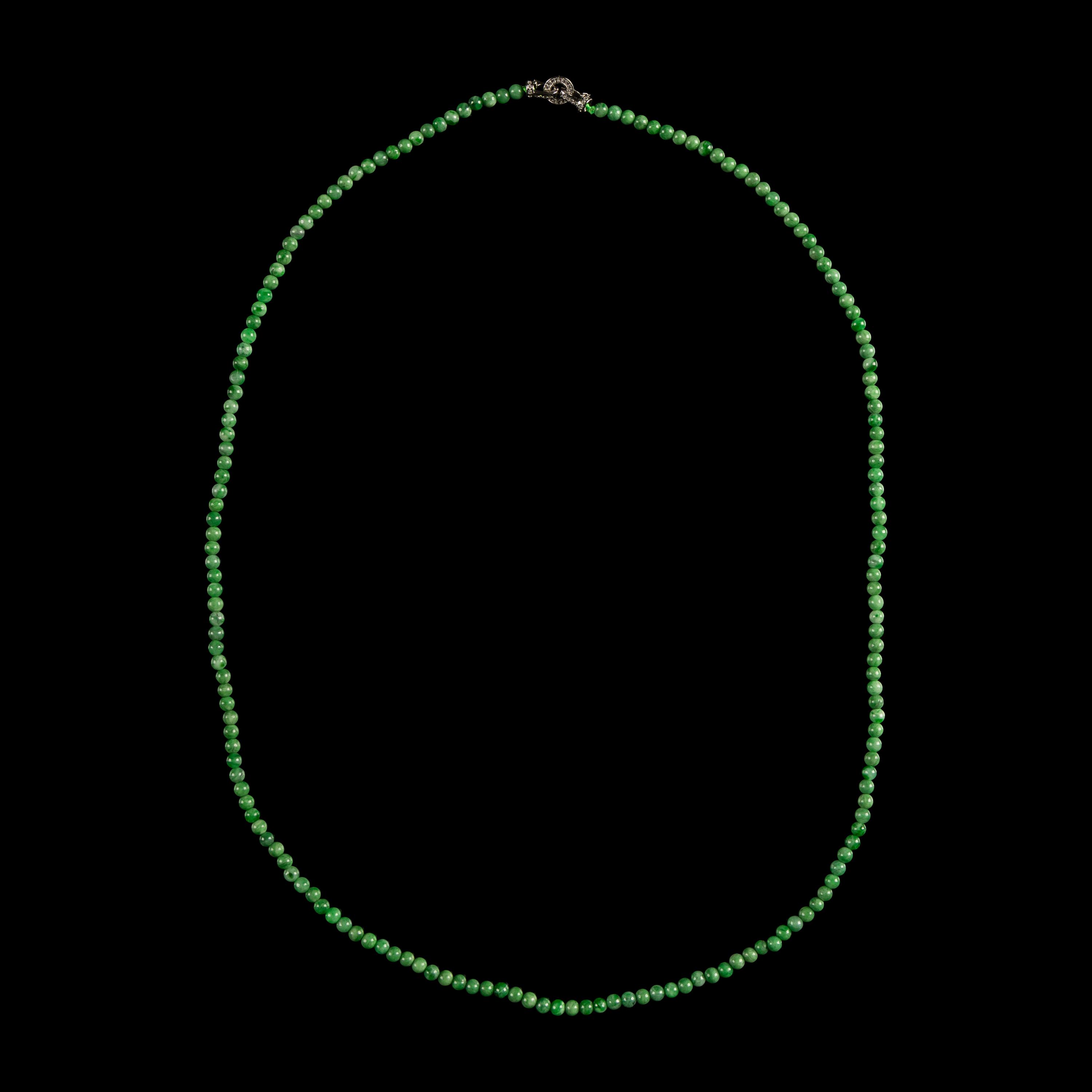 A Chinese Jadeite Bead Necklace — 翡翠珠链一條