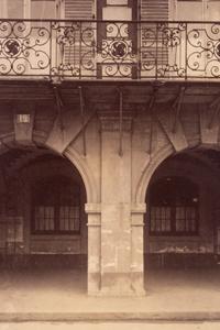 A group of four photographs ( Hôtel de Mainville, place des Vosges 12 , 1911-1912; Hôtel de Canhillac, place des Vosges 14 , 1911-1912; Hôtel de Nevers, 18 rue Seguier , 1908; Hôtel Beauffremont, rue de Grenelle 87 , 1901)