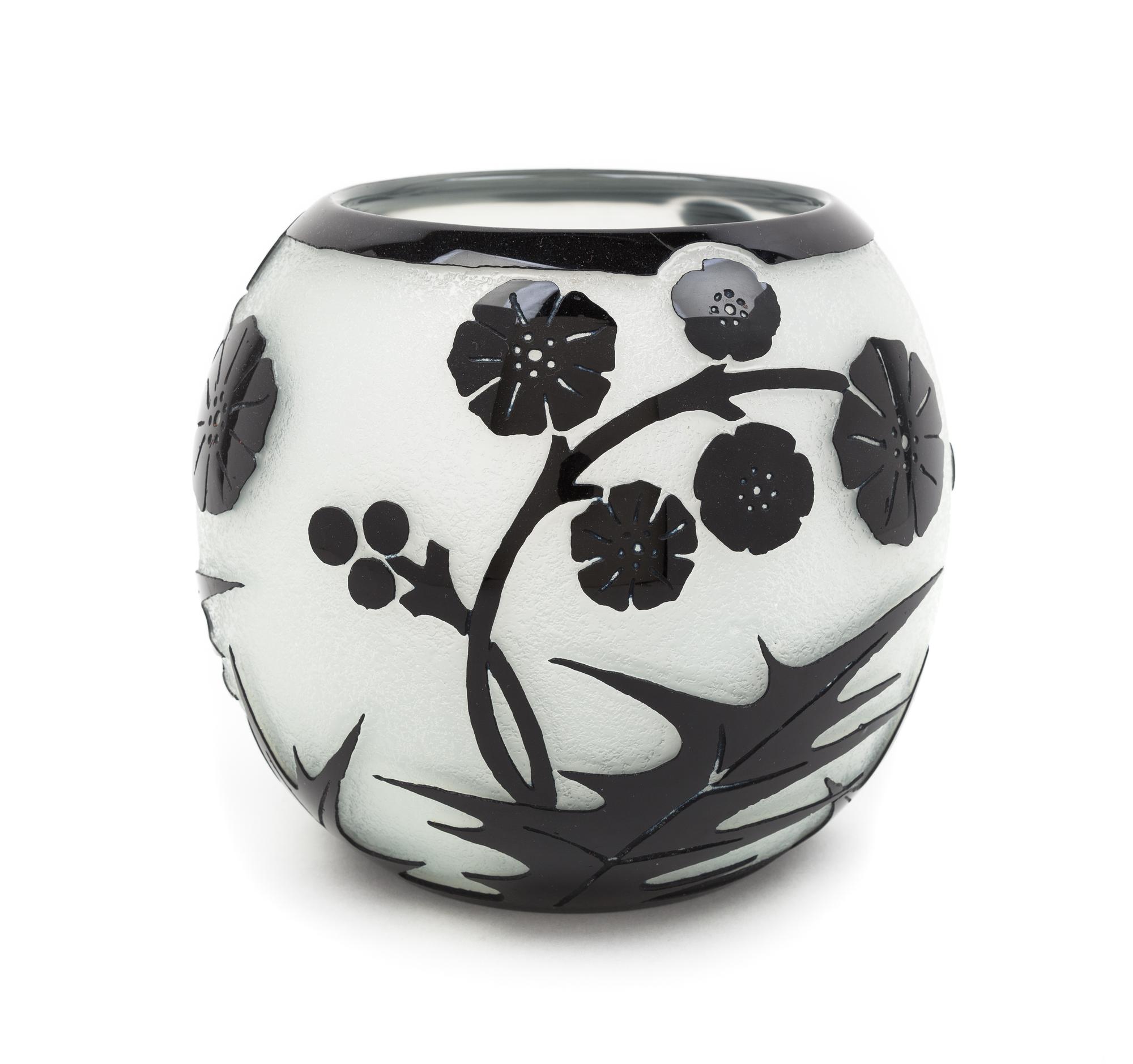 Steuben, FIRST HALF 20TH CENTURY, a cameo glass vase, with floral decoration