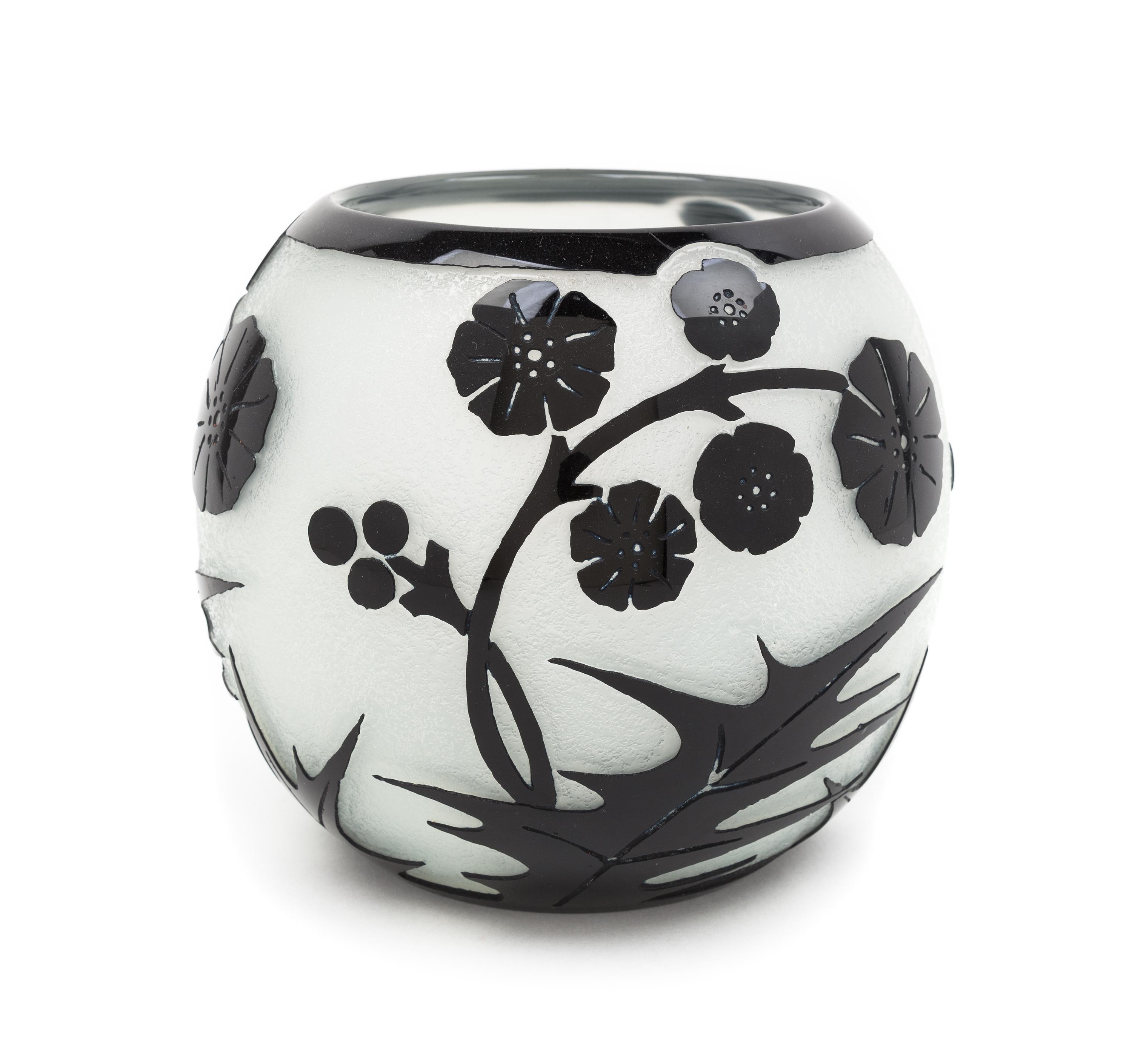 Steuben, FIRST HALF 20TH CENTURY, a cameo glass vase, with floral decoration