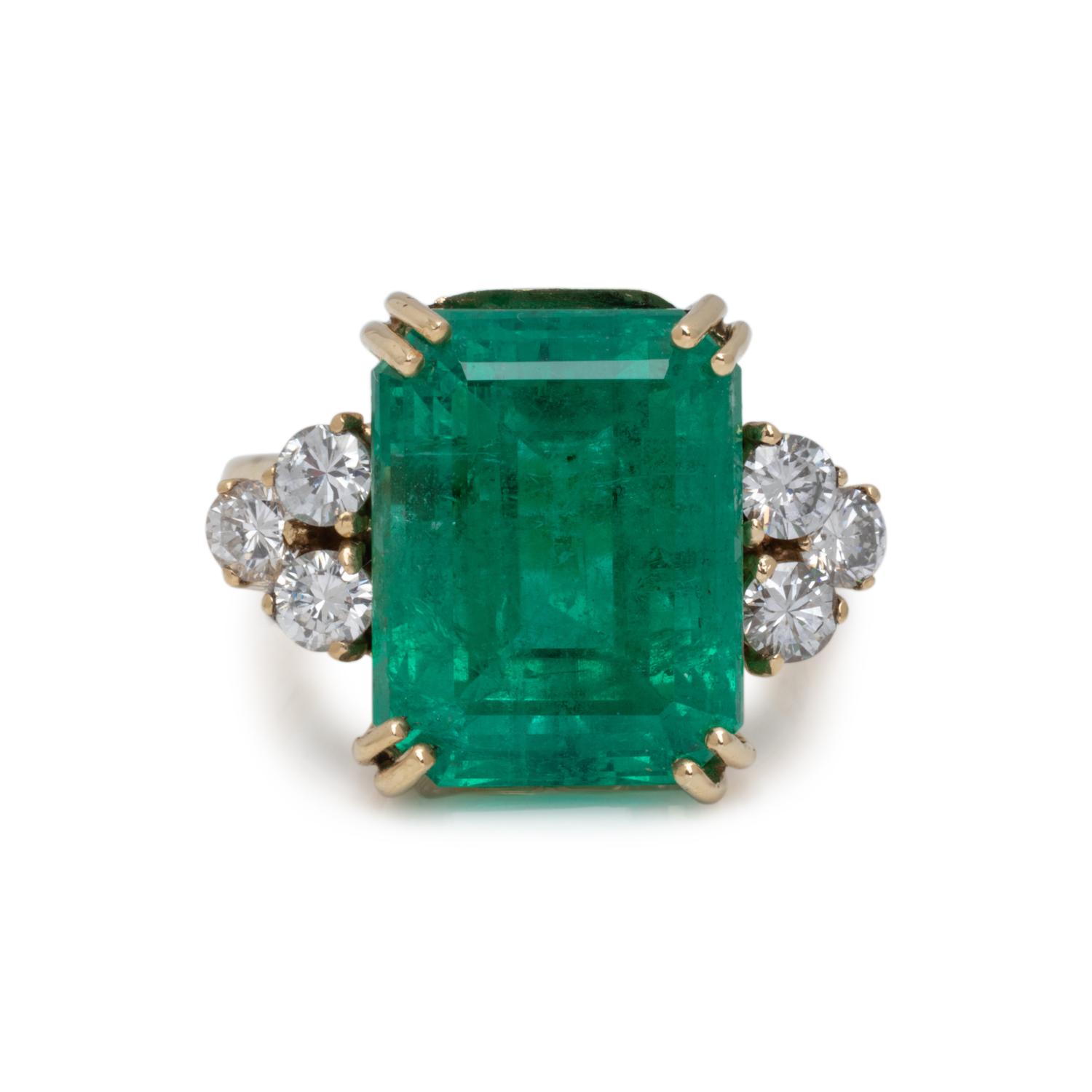 EMERALD AND DIAMOND RING