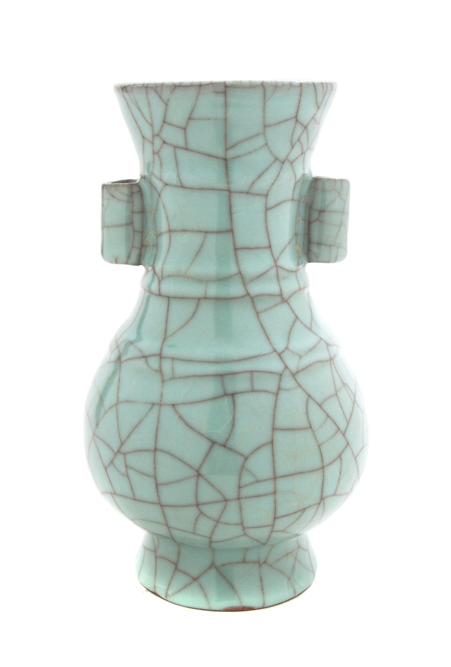 A Chinese Guan- Type Porcelain Vase