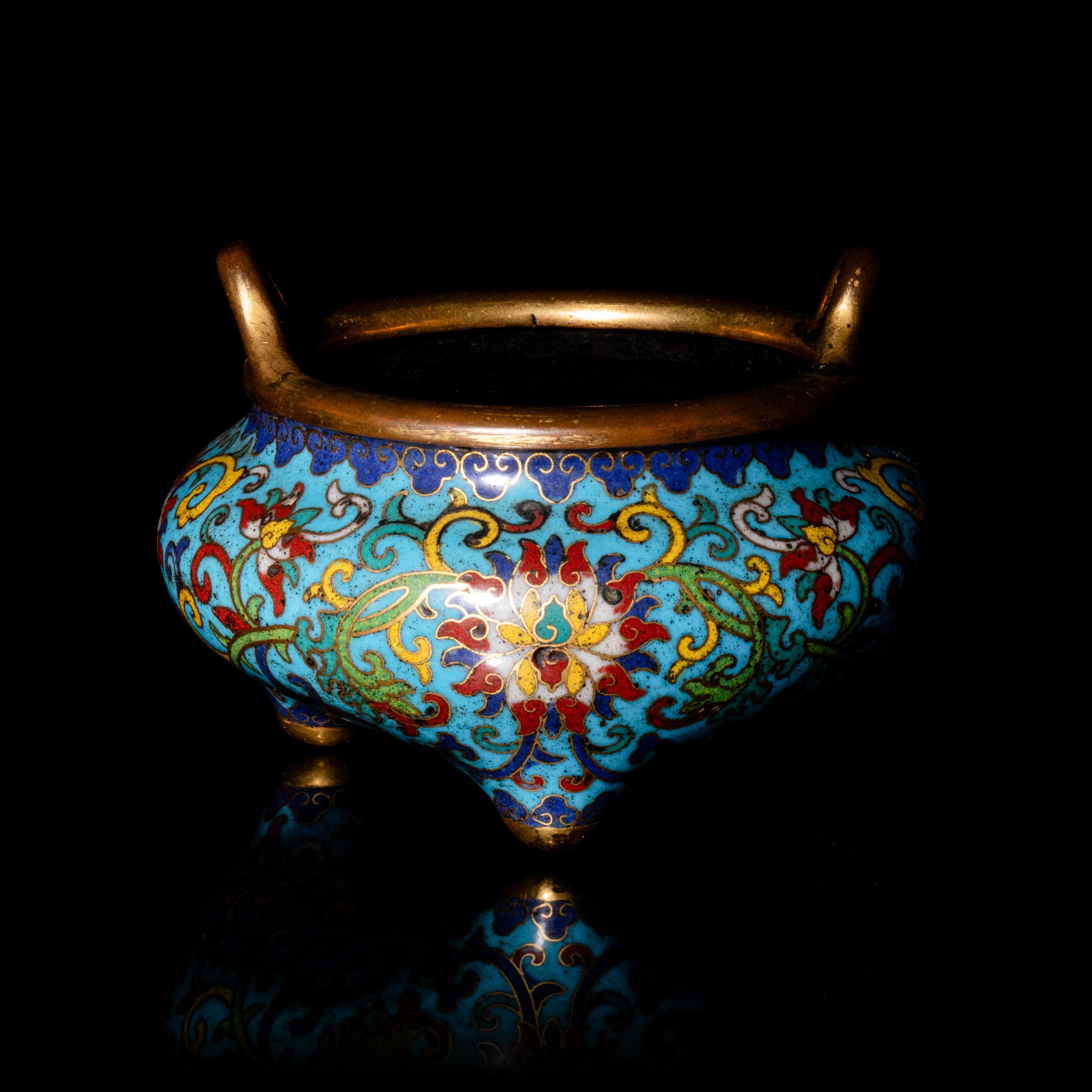 A Chinese Cloisonné Enamel Incense Burner, Qianlong Period Mark and Period 清乾隆 銅胎掐絲琺瑯纏枝蓮三足爐 ’乾隆年製·千‘款