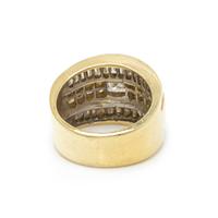 YELLOW GOLD AND DIAMOND RING