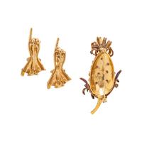 GROUP OF YELLOW GOLD PINS