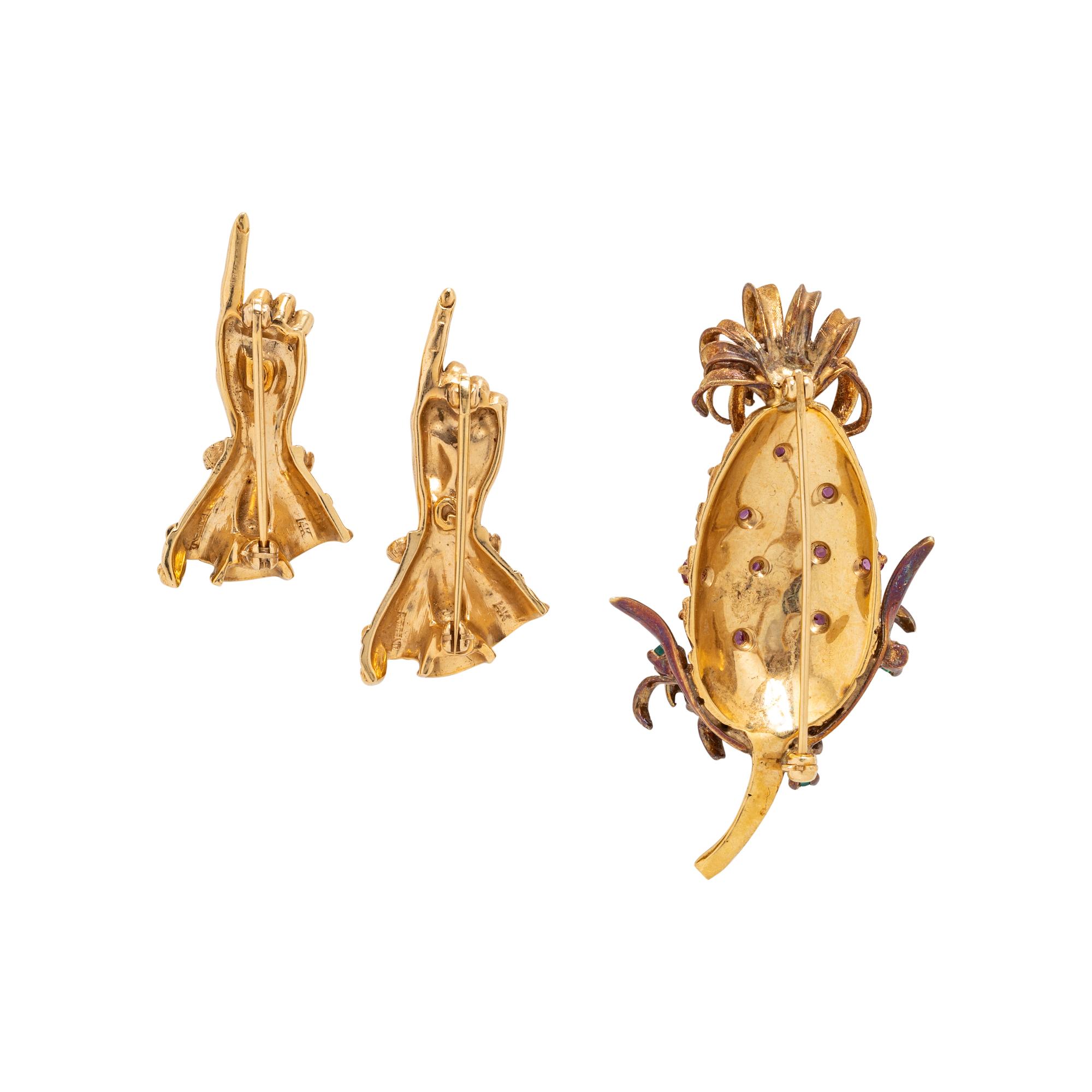 GROUP OF YELLOW GOLD PINS