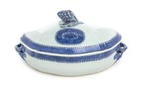 A Chinese Export Porcelain Covered Tureen Width 14 inches. — 19TH CENTURY