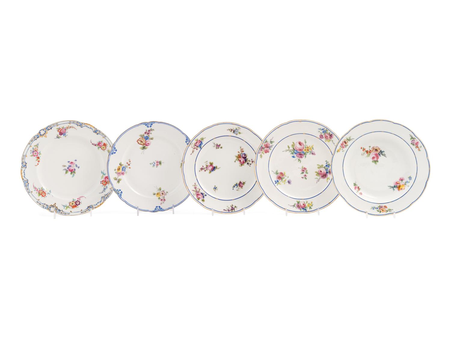 An Assembled Sèvres Porcelain Part Service Painted with Loose Bouquets ( Fleurs Détachées )