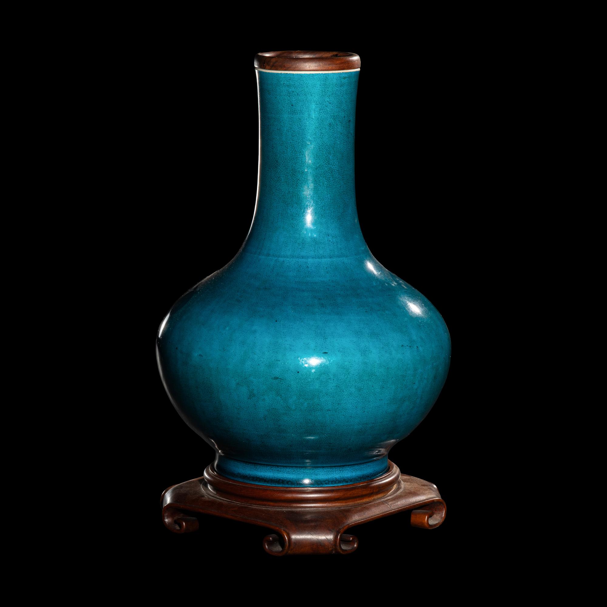A Porcelain Turquoise Glazed Vase