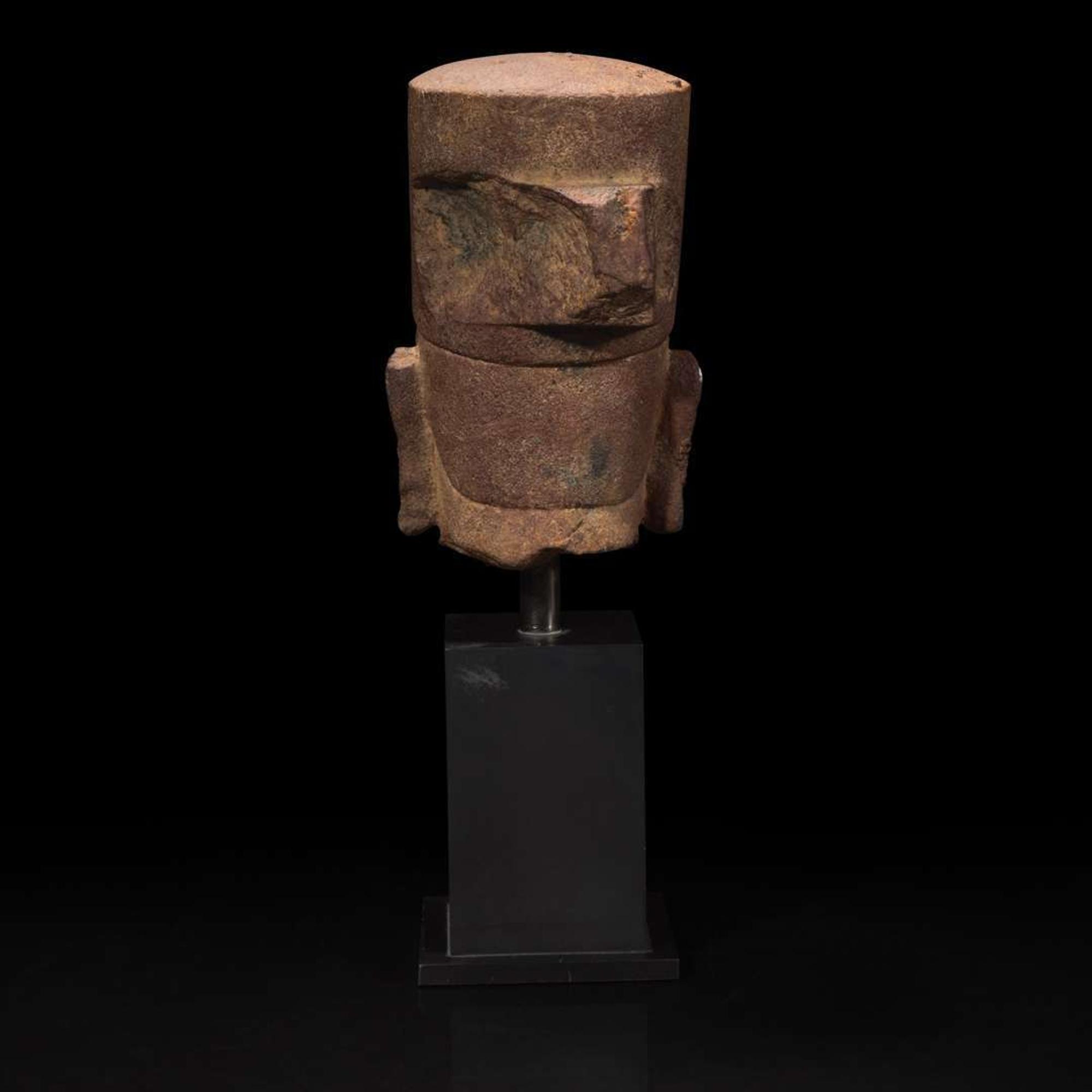 A carved red sandstone head of Vishnu in Khmer style 高棉风格红砂岩吡湿奴头像