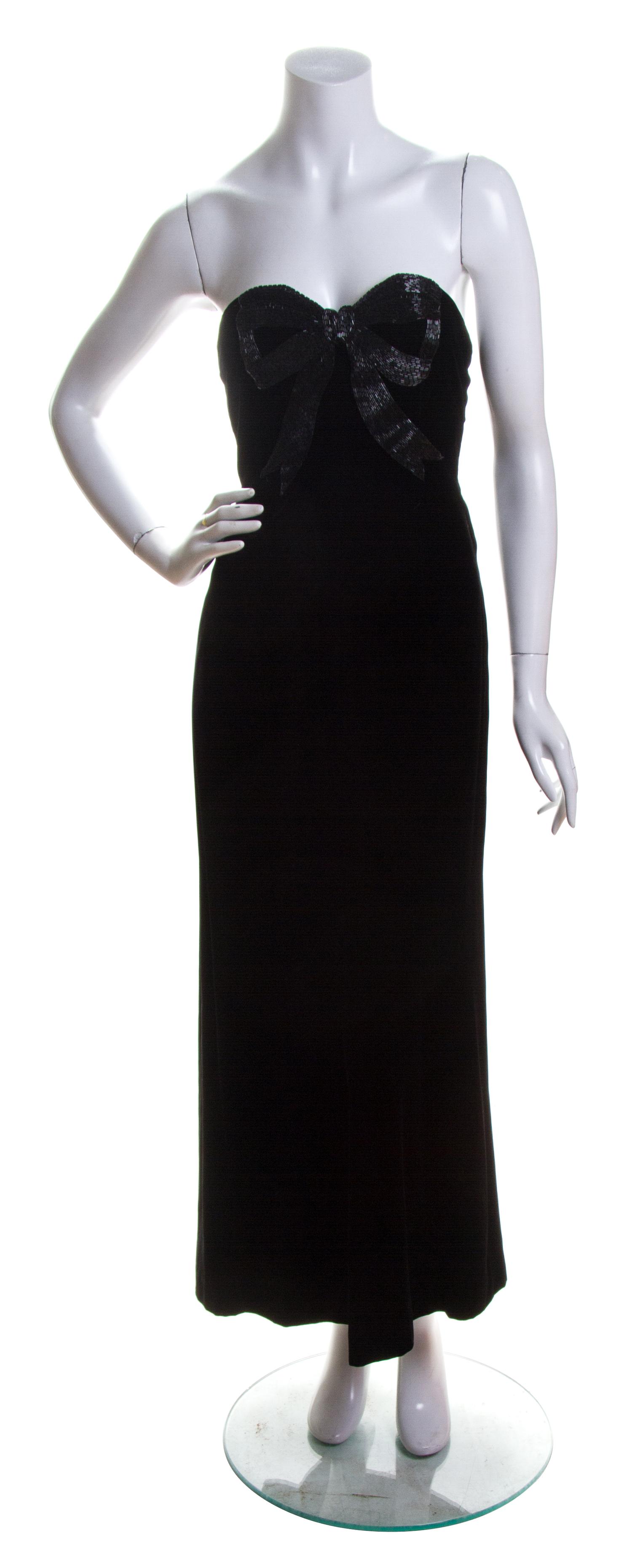 An Oscar de la Renta Black Velvet Strapless Gown, Size 6.