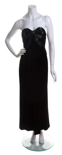 An Oscar de la Renta Black Velvet Strapless Gown, Size 6.