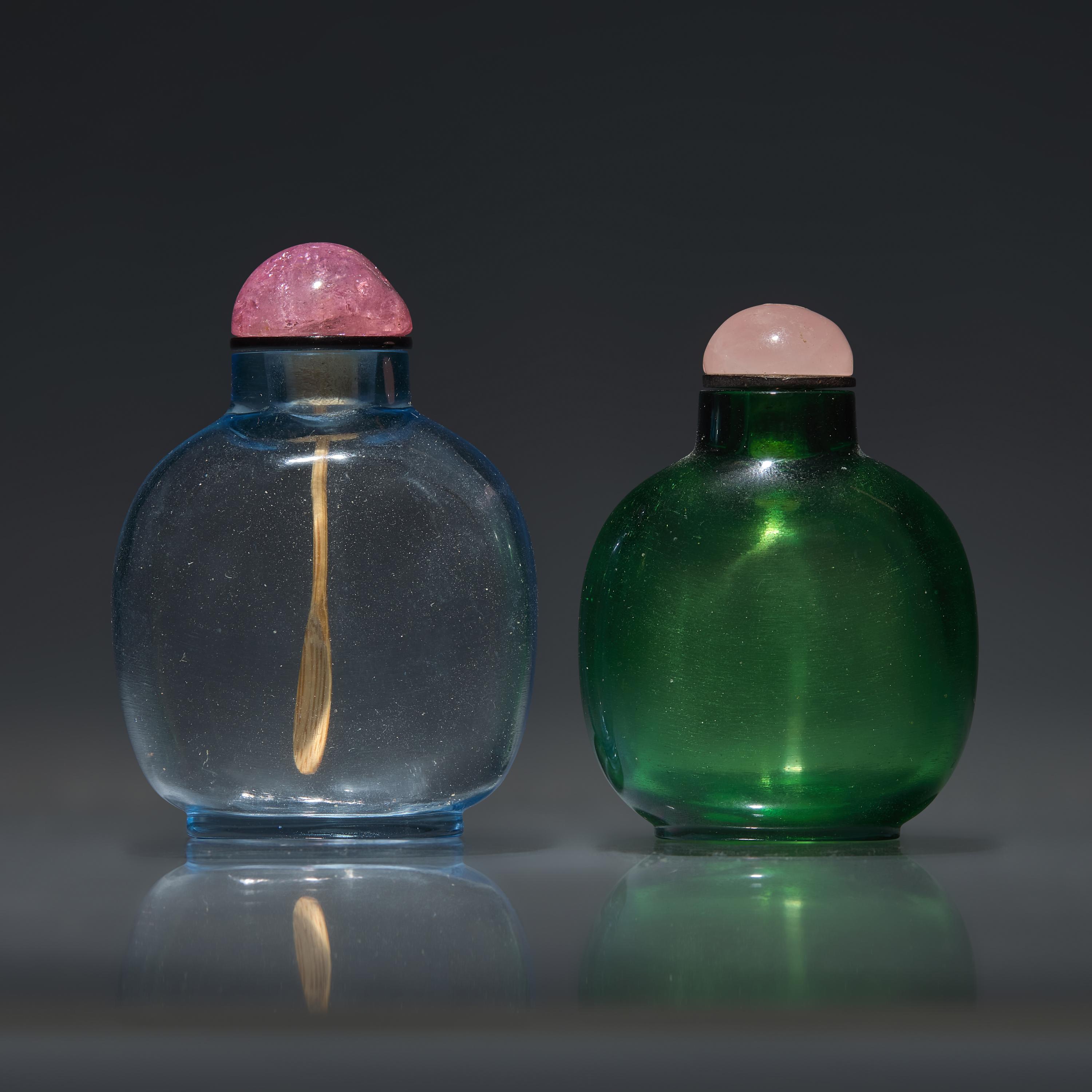Two Chinese Glass Snuff Bottles, Qing Dynasty, Circa 1730-1820 — 1730-1820年 料器素面鼻煙壺兩支