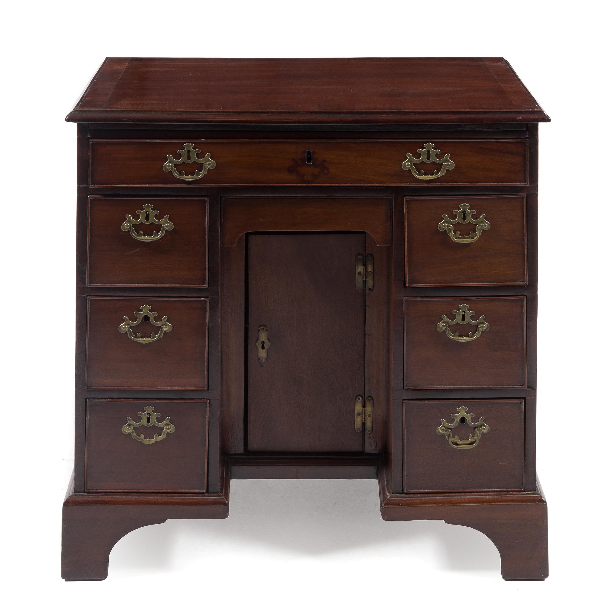 A George III Mahogany Kneehole Desk Height 31 1/4 x width 32 x depth 19 1/4 inches. — 18TH/19TH CENTURY