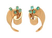 A Pair of Retro Yellow Gold and Emerald Earclips, Trabert & Hoeffer-Mauboussin, 9.00 dwts.