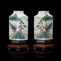 A Pair of Chinese Famille Rose Porcelain Lozenge-Form Vases, Late 19th-Early 20th Century — 晚清-民國 粉彩山水圖方瓶一對 帶木座