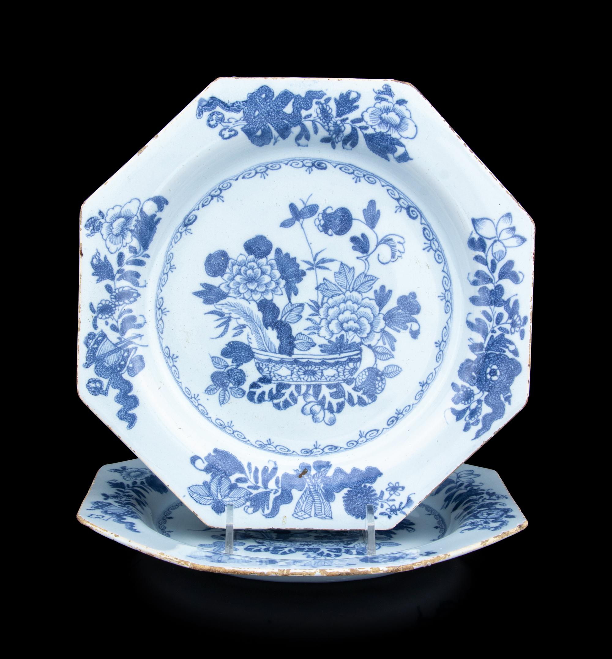 A Pair of Chinese Export Blue and White Porcelain Plates