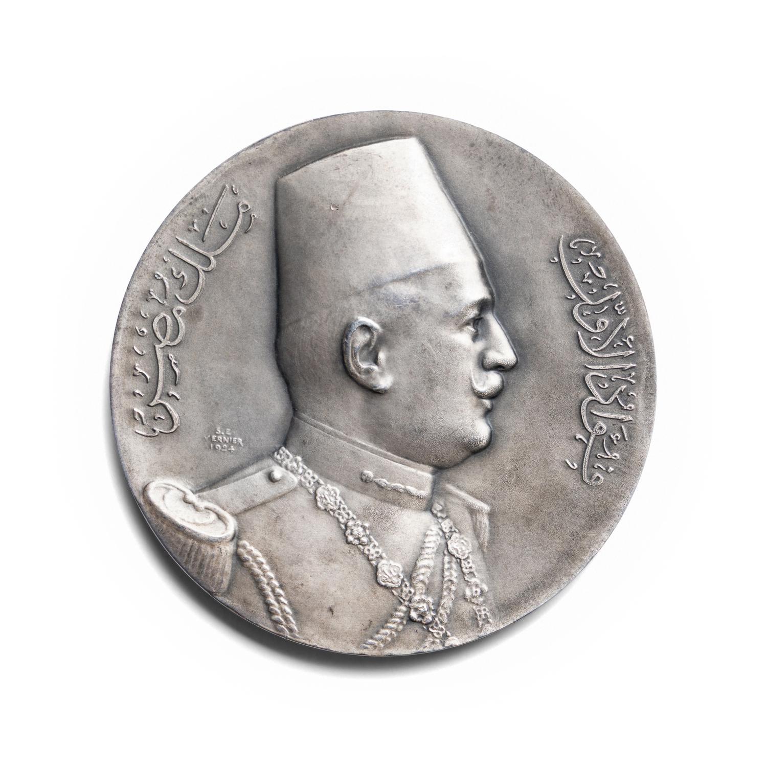 [EXONUMIA] A Silver Medallion by S.E. Vernier Commemorating King Fouad I of Egypt and the 1933 Exposition Internationale (169.3 g, 73mm)