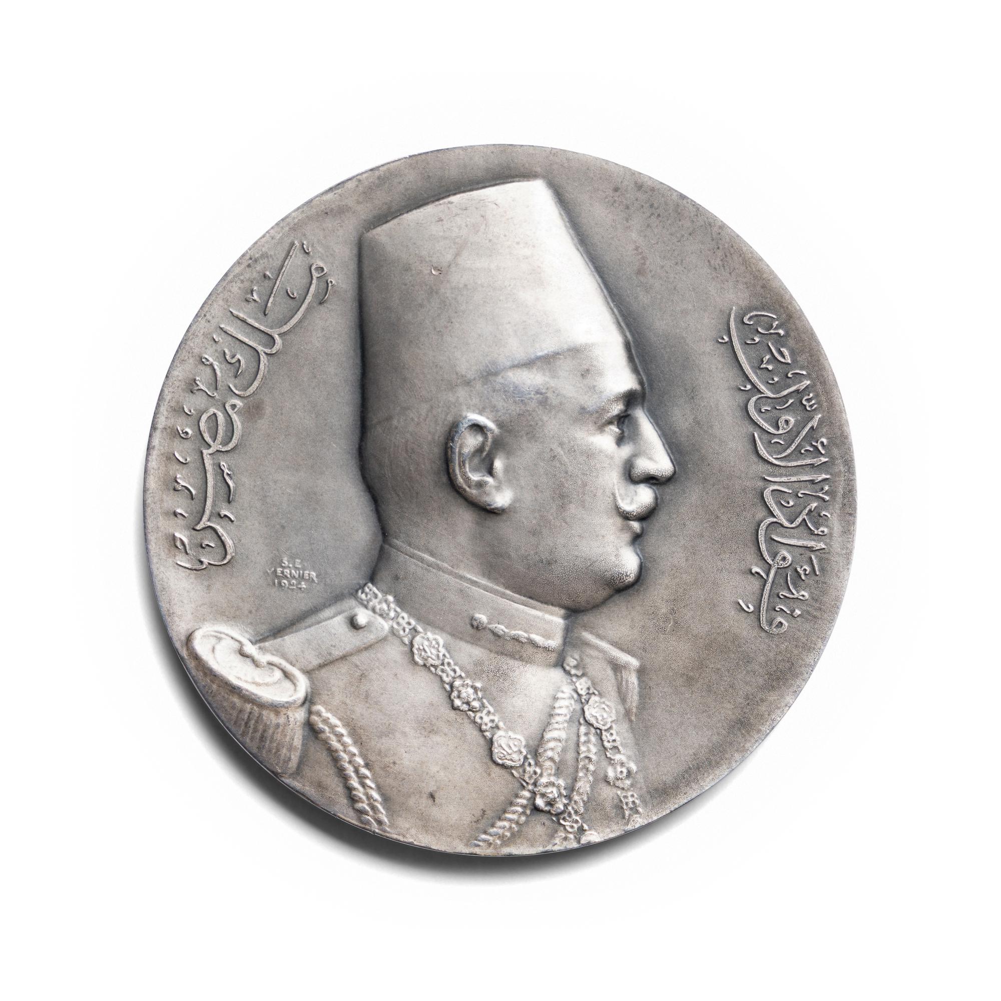 [EXONUMIA] A Silver Medallion by S.E. Vernier Commemorating King Fouad I of Egypt and the 1933 Exposition Internationale (169.3 g, 73mm)