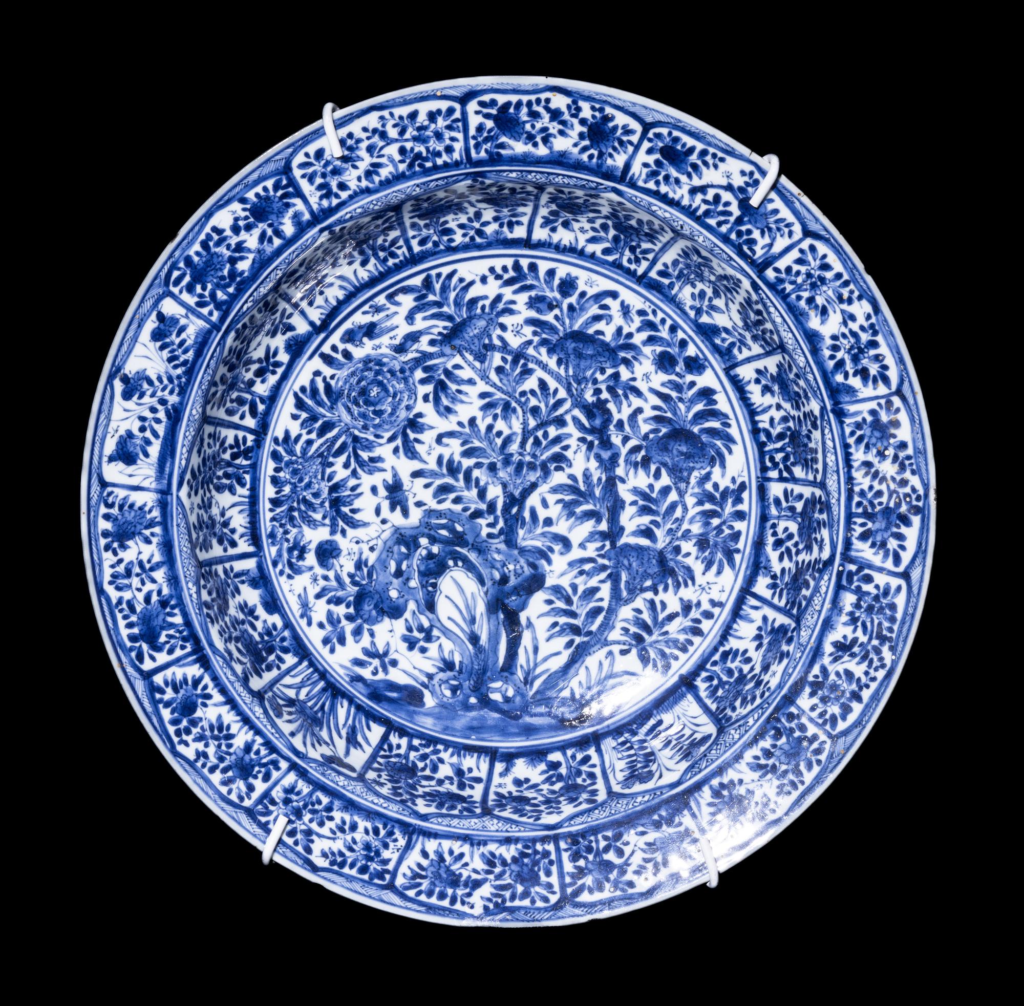 A Chinese Export Blue and White Porcelain Charger