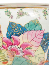 A Chinese Export Porcelain "Tobacco Leaf" Jardinière