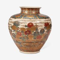 A large Japanese enameled Satsuma vase 日本珐琅彩萨摩烧大罐 19th century ????