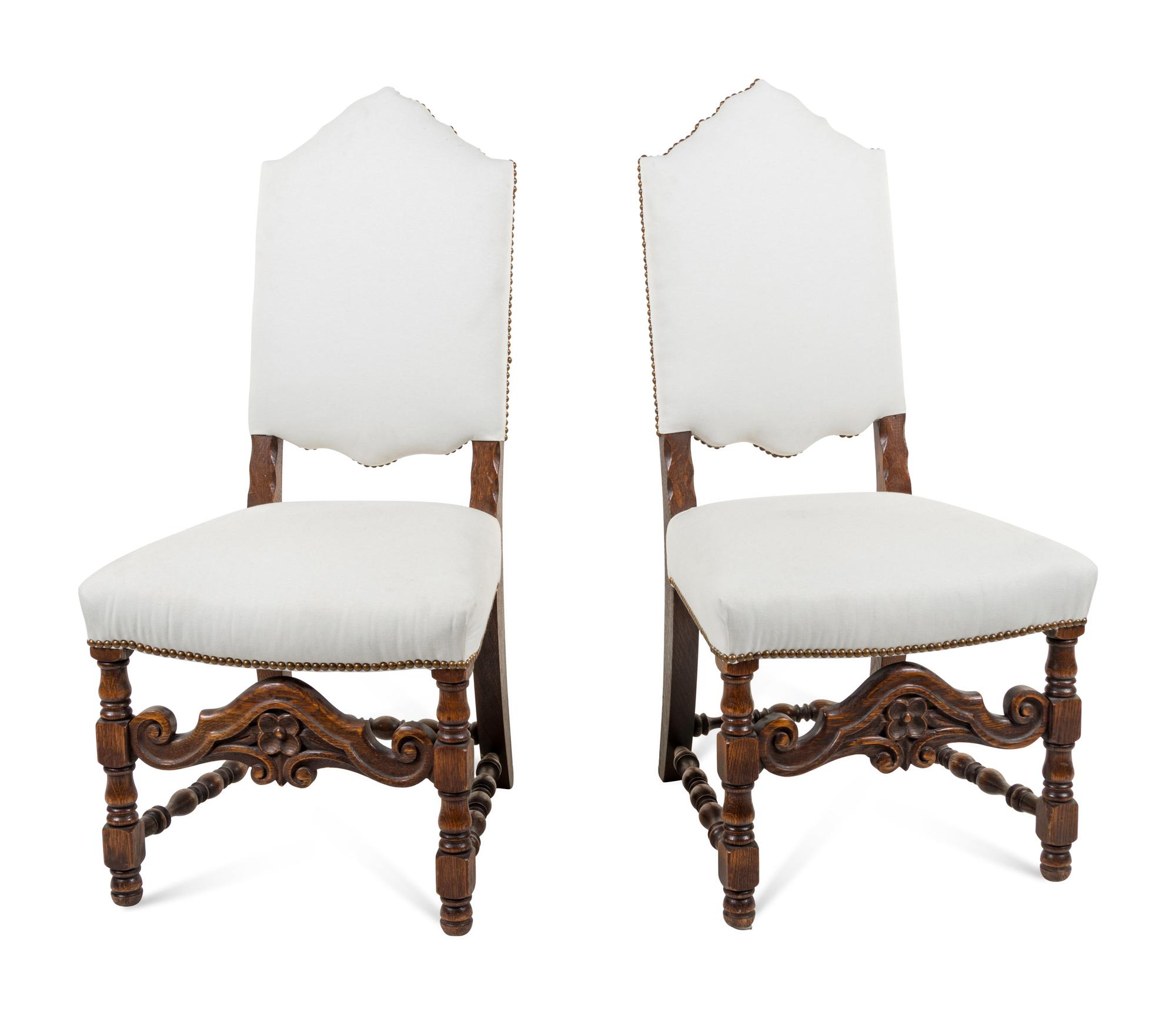 A Pair of William & Mary Style Oak Side Chairs — 20th CENTURY