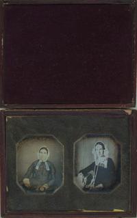[Daguerreotype] Early Mother and Daughter