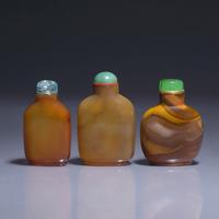 Three Chinese Agate Snuff Bottles, 18th-19th Century 清中期 瑪瑙鼻烟壺三支