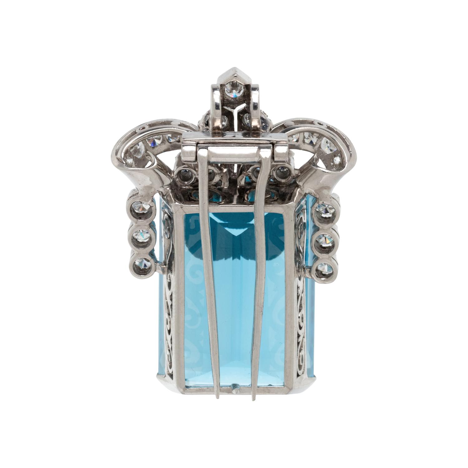 AQUAMARINE AND DIAMOND PENDANT/BROOCH
